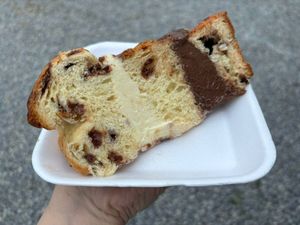 imagem do produto Fatia de Chocotone com Duo de Brigadeiros