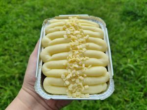 imagem do produto Bolotone de Gotas de Chocolate com Brigadeiro de Chocolate Branco