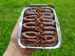 imagem do produto Bolotone de Gotas de Chocolate com Brigadeiro de Chocolate