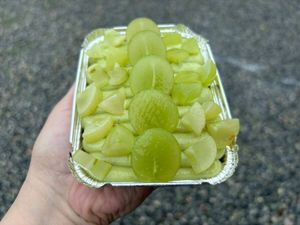 imagem do produto Marmitinha de Brigadeiro de Pistache e Uvas Verdes