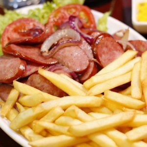 imagem do produto Porção de calabresa com batata frita ou aimpim.
