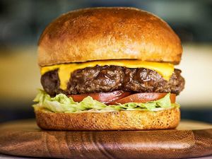 imagem do produto Desejo Intenso com Fritas e Vitamina de Açaí ou Coca-Cola