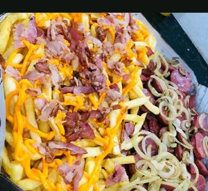 imagem do produto Porção de batata frita e Calabresa acebolada