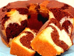 imagem do produto Bolo caseiro mesclado, conservado em temperatura ambiente.