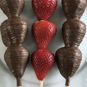 imagem do produto Espetinho de Morango 🍓