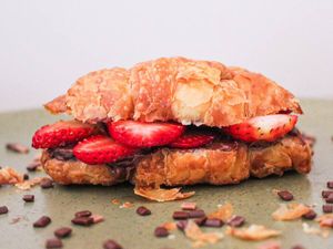 imagem do produto Croissant de Morango com Chocolate ao Leite