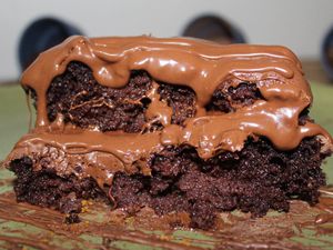 imagem do produto Bolo de Chocolate com Brigadeiro Cremoso