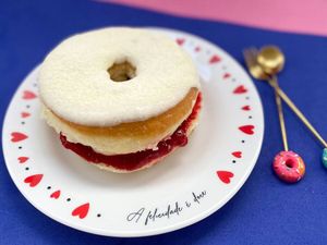 imagem do produto Donut Especial-Ninho c/ geleia de Morango