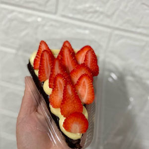 imagem do produto Fatia Brownie-Ninho com morango
