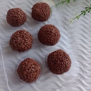 imagem do produto Brigadeiro - 6 unidades 