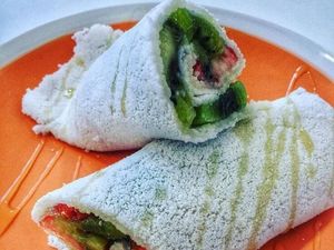 imagem do produto Tapioca de brócolis com queijo tomate e alho frito