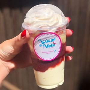 imagem do produto Copo da Felicidade Ninho com morango 