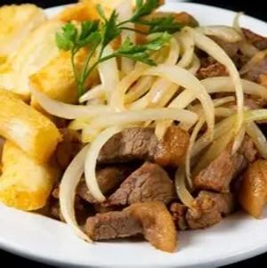 imagem do produto Carne bovina em cubos com batata frita – 