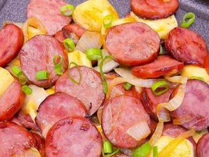 imagem do produto Porção De Calabresa Acebolada Com Queijo Pantaneiro