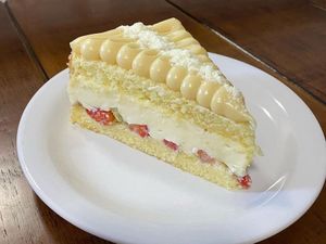 imagem do produto Fatia de bolo  Ninho com Geleia de Morango