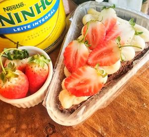 imagem do produto Fatia de Brownie Ninho com morango +19,90 leve outro Docinho