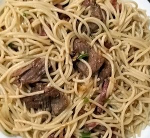 imagem do produto Massa alho e óleo com bacon e cubos de carne