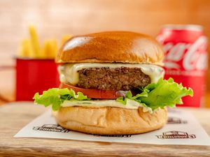 imagem do produto Salada Burguer + Porção de fritas e Bebida