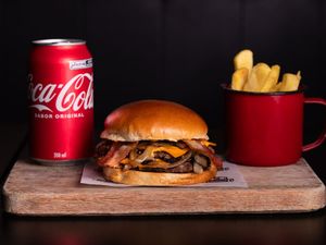 imagem do produto Oklahoma Burguer + Fritas + Bebida