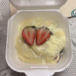 imagem do produto Mini vulcão ninho e morangos 