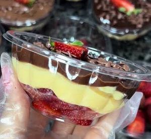 imagem do produto Bombom de morango no pote