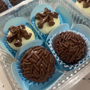 imagem do produto Caixinha de brigadeiros 