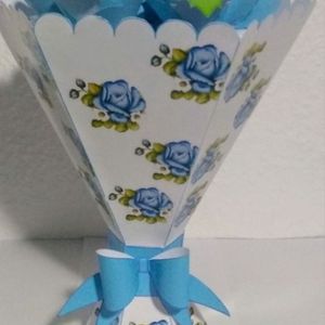 imagem do produto Buquê de flores e bombons
