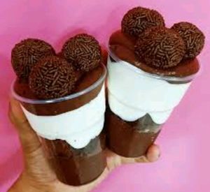 imagem do produto Copo da felicidade brigadeiro com chantilly