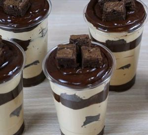 imagem do produto Copo da felicidade brownie com mousse de doce de leite e ganache de chocolate