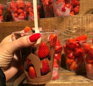 imagem do produto Copo da felicidade Morango Com Brigadeiro De Chocolate