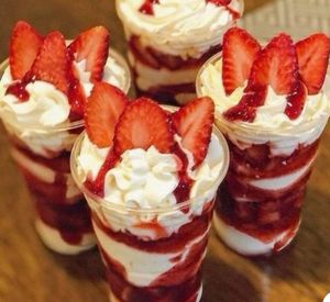 imagem do produto Copo da felicidade sunday de morango