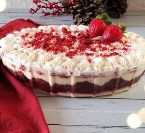 imagem do produto Delícia red Velvet, geleia de morango,chantilly, finalizando com morangos