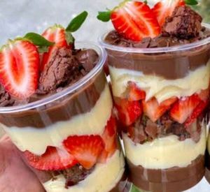 imagem do produto Copo da felicidade duo brownie com morango