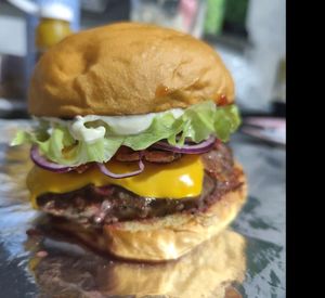 imagem do produto Hambúrguer X Salada Bacon, com fritas