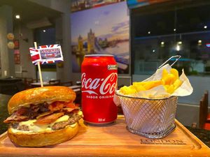 imagem do produto Combo 007 - Lanche James Bond +batata 200g+ Coca Cola 350 ml