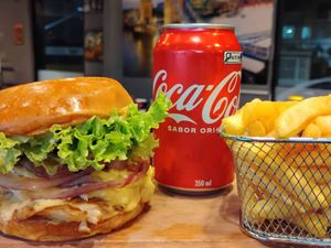 imagem do produto 803 - Combo Fish London - Lanche Fish London +batata+ Coca Cola 350 ml