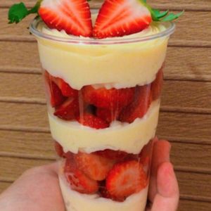 imagem do produto Copo morango 