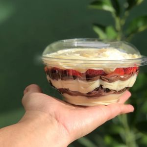 imagem do produto Travessa brownie, morango e Nutella 