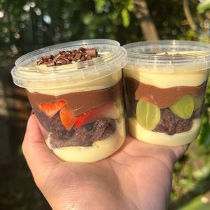 imagem do produto Brownie no pote de Morango 