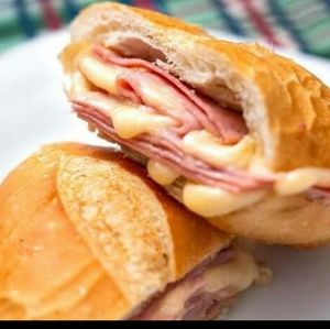 imagem do produto Sanduiche com requeijao, presunto e queijo 