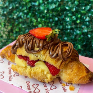 imagem do produto Croissant de Ninho c/ Morango