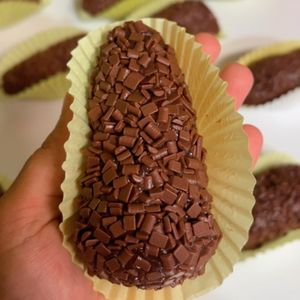 imagem do produto Coxinha de brigadeiro C/ Morango 🍓 