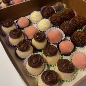 imagem do produto Caixa de doces c/ 25 un