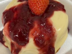 imagem do produto Bolo vulcão de Ninho com geleia de morango