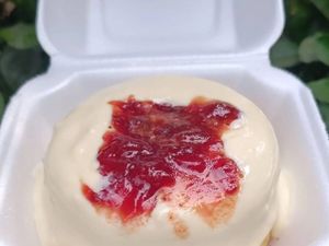 imagem do produto Bolo vulcão de Ninho com geleia de morango