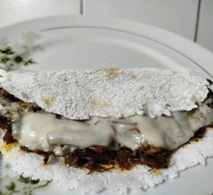 imagem do produto Tapioca recheada com carne desfiada com queijo