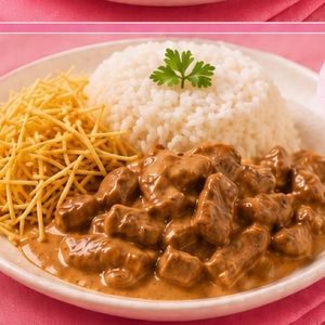 imagem do produto Strogonoff de carne com arroz e batata palha 