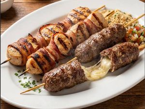 imagem do produto Combo Casal - 2x Espetinho Medalhão de Frango + 2x Espetinho de Kafta com Queijo