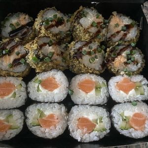 imagem do produto Combo 16 peças com hossomaki de salmão e pepino com cream cheese 