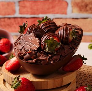 imagem do produto OVO DE COLHER NINHO COM MORANGO E CHOCOLATE